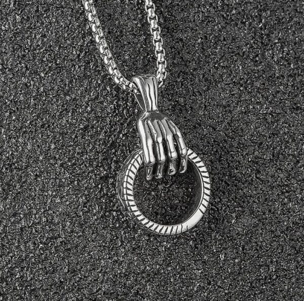 Ring Shaped Men's Necklace - Image 7