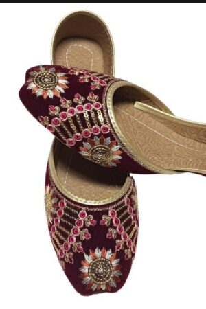Women's Velvet Embroidered Khussa