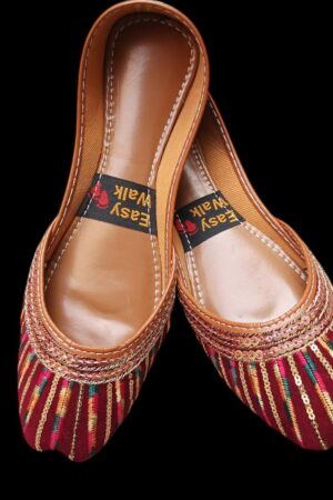 Women's Velvet Embroidered Semi-Formal Khussa