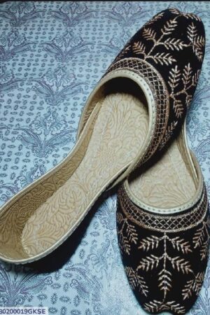 Women's Velvet Embroidered Khussa